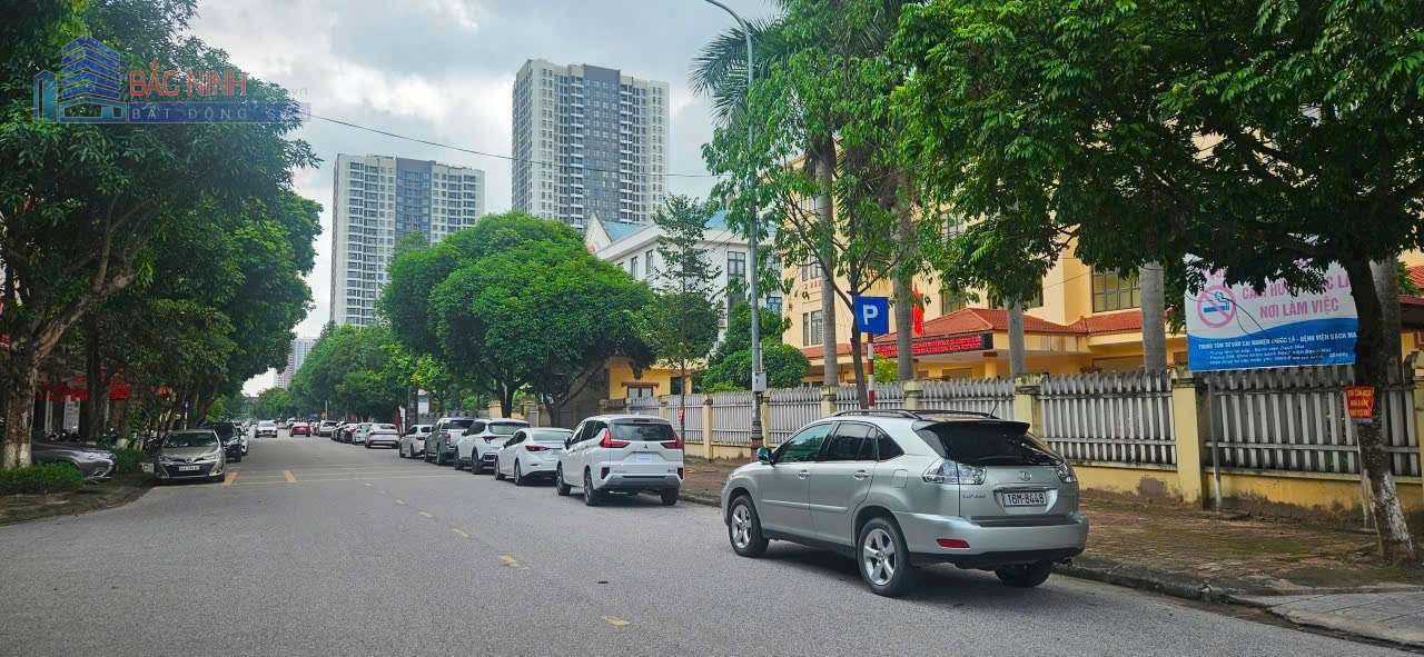 bán nhà 3 tầng mặt đường lý thánh tông phường suối hoa